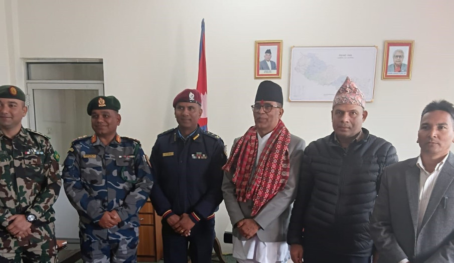 सरुवा भई आउनुभएका प्र.जि.अ. श्री मदन कोइरालालाई जिल्ला सुरक्षा समितिको तर्फबाट स्वागत गरियो ।